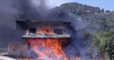 Metruk binadaki yüzlerce limon kasası yandı