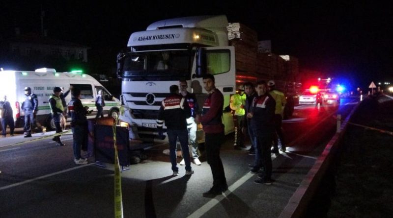 Milli güreşçi Kayaalp yolun karşısına geçen yayaya çarptı: 1 ölü