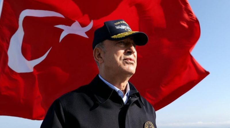 Milli Savunma Bakanı Akar beraberindeki komutanlarla sınırın sıfır noktasında