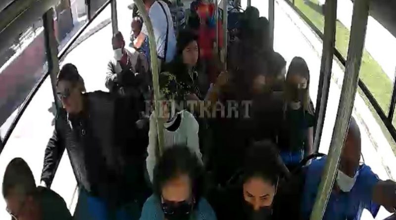 Minibüs ambulansa dönüştü, hastalanan yolcu hastaneye yetiştirildi
