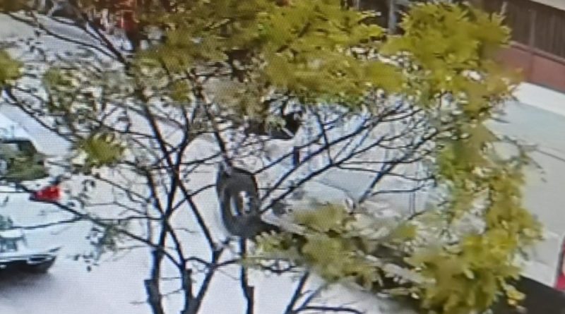 Minibüsün çocuğa çarptığı kaza kamerada