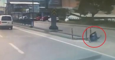 Motosiklet sürücüsünün ölümden döndüğü anlar kamerada