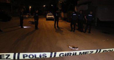 Motosiklet üzerinde ellerinde kalaşnikofla saldırıya giden şüpheliler polise yakalandı