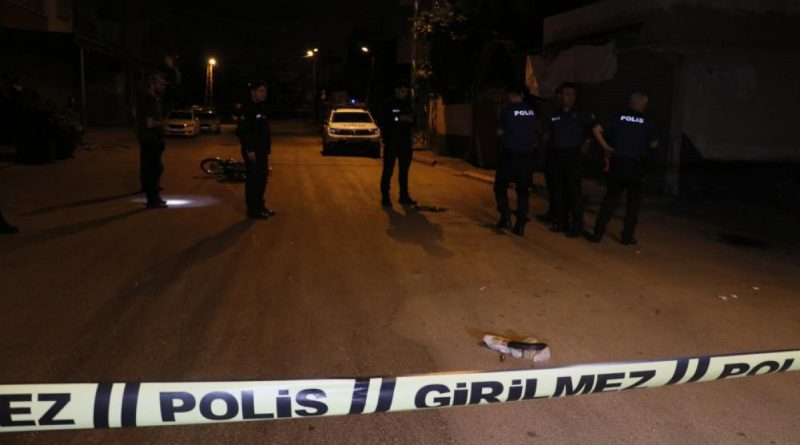 Motosiklet üzerinde ellerinde kalaşnikofla saldırıya giden şüpheliler polise yakalandı