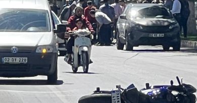 Motosiklet yayaya çarptı: 2 yaralı