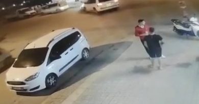 Motosiklete çarpan Rus turist fren yerine gaza bastı