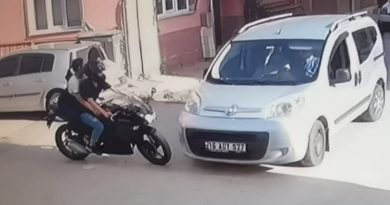 Motosikletli genç kız araca yandan çarptı: 1 yaralı