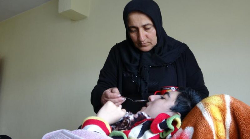 Naciye anne 37 senedir engelli 4 çocuğuna gözü bakıyor