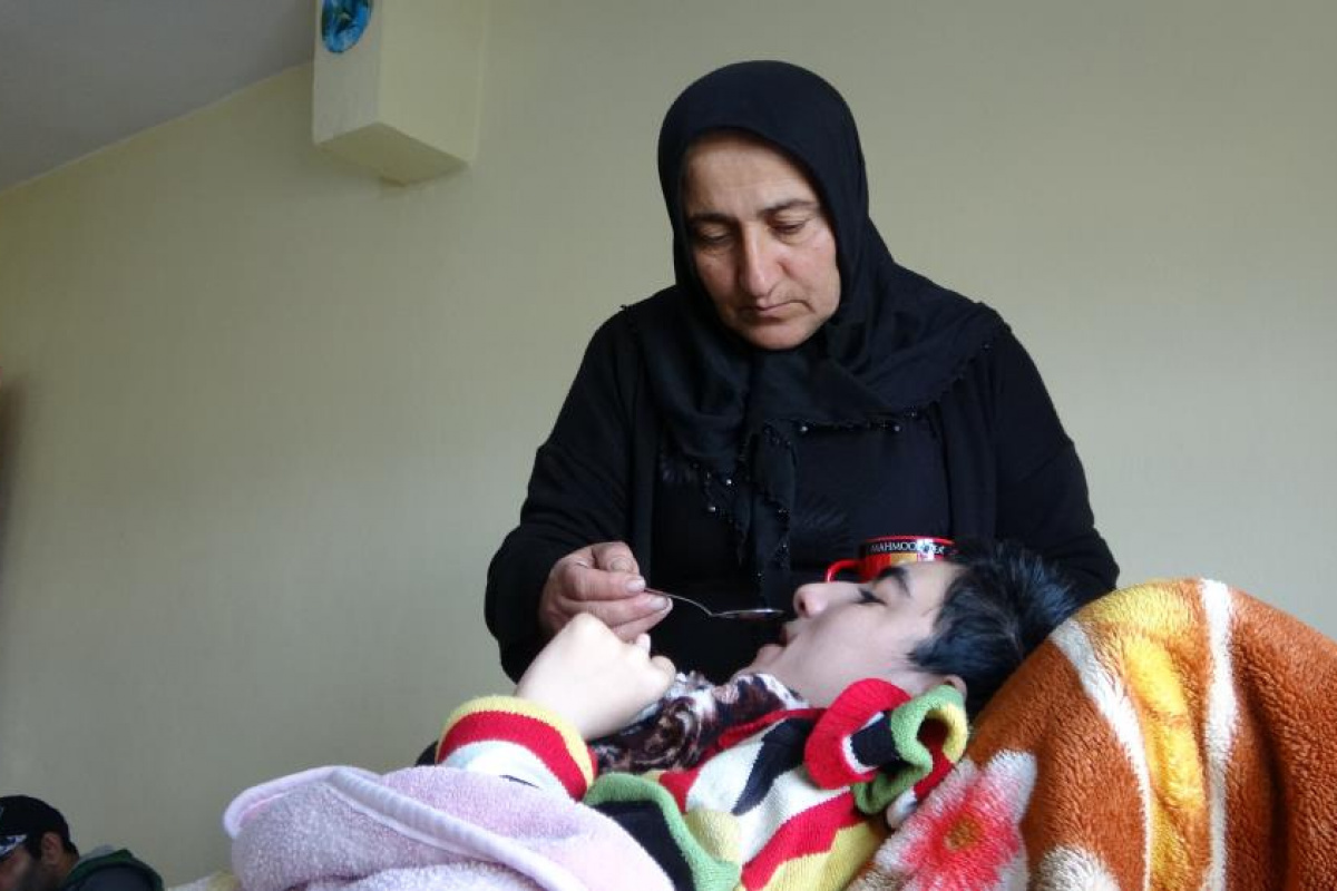 Naciye anne 37 senedir engelli 4 çocuğuna gözü bakıyor
