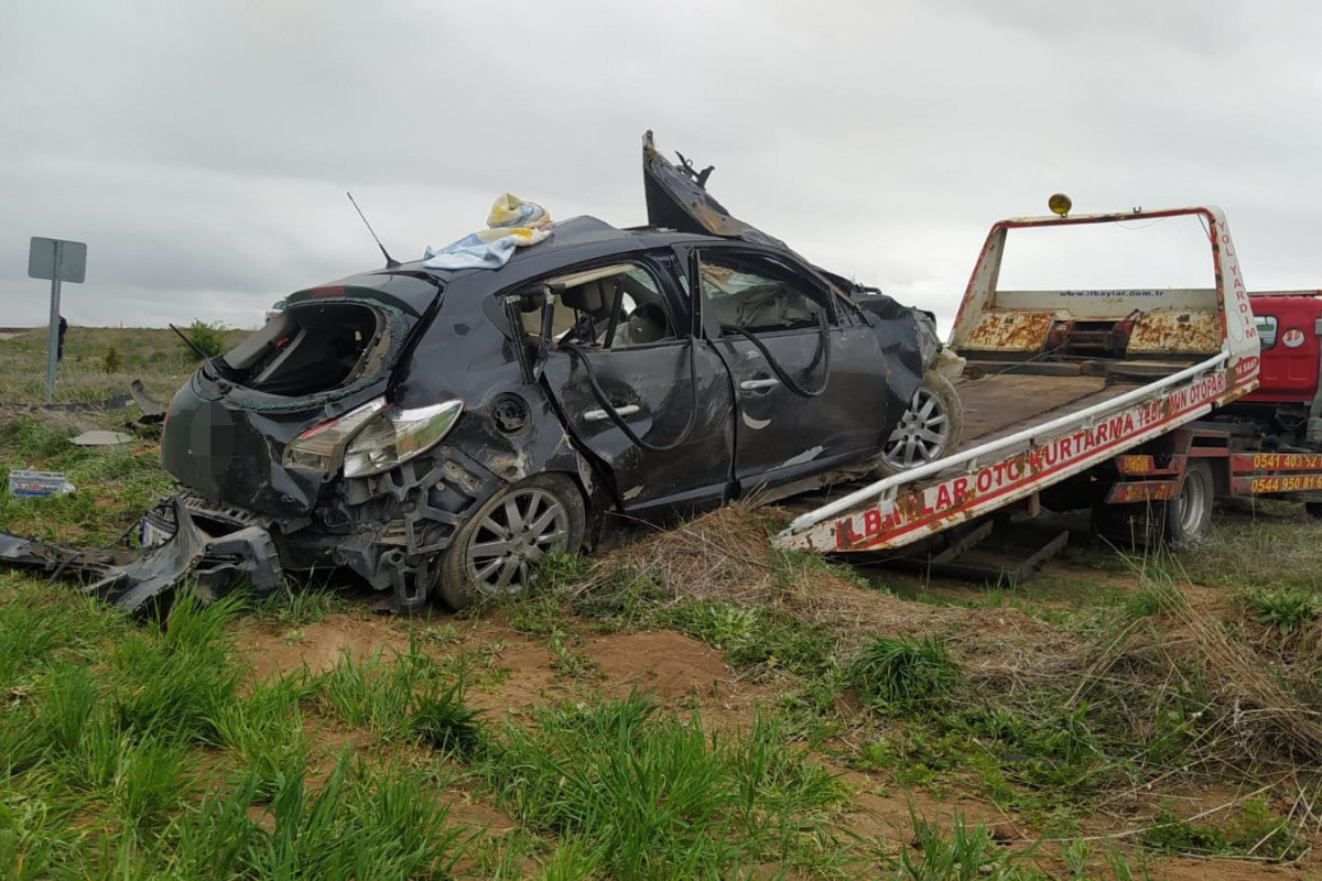 Nişana giden aile Yozgat’ta kaza yaptı: 1 ölü, 6 yaralı