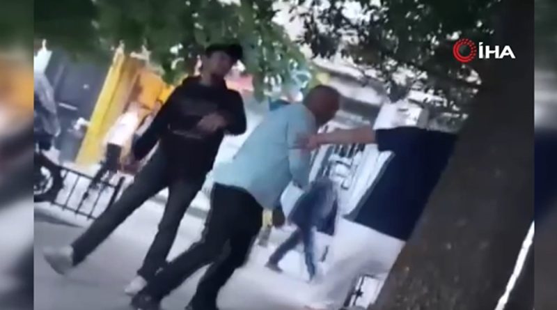 Öfkeli baba, oğlunun tartıştığı genci böyle dövdü
