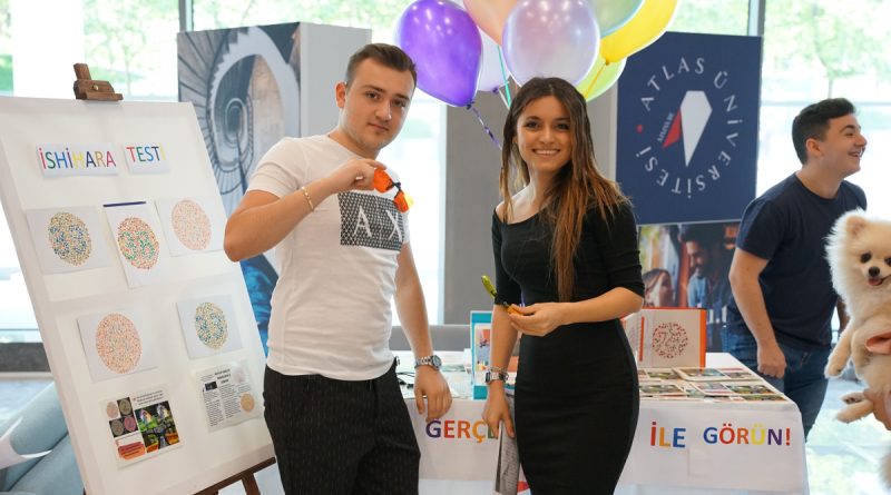 Optisyenlik bölümü öğrencileri, renk körlüğüne ve erken göz muayenesinin önemine dikkat çekti