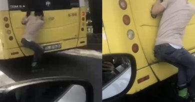 Otobüse tutunarak kayan patenli genç yürekleri ağza getirdi