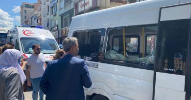 Otobüsü sıkıştırdı, patlayan camlarla iki yolcu yaralandı