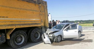 Otomobil kamyona arkadan çarptı: 1 yaralı