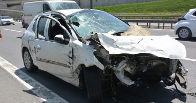 Otomobil, otobüs ile tırın arasında sıkıştı: 3 yaralı