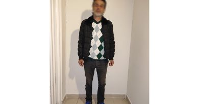 Otomobilden teyp çalan hırsız kamerada, hırsızı ayakkabısı ele verdi