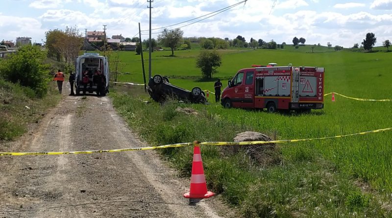Otomobiliyle tarlaya uçan kadın sürücü hayatı kaybetti