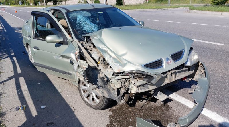 Pazara araç satın almaya giderken kaza yaptılar: 2 yaralı