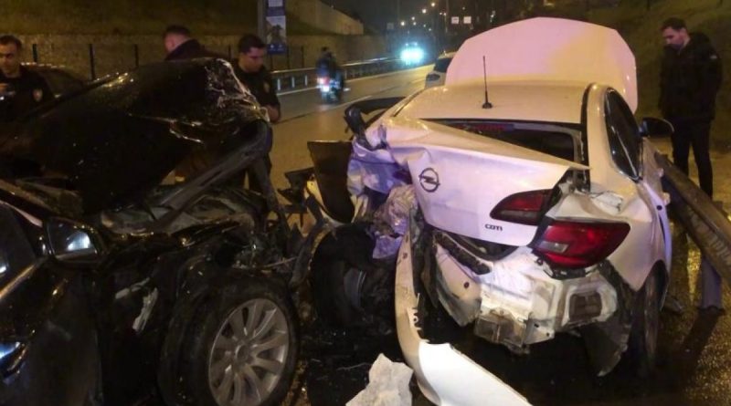 Pendik'te aynı noktada art arda 2 ayrı kaza: 2'si ağır 5 yaralı