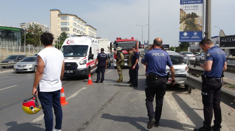 Pendik'te makas atan sürücü demir bariyerlere girdi: 2 yaralı