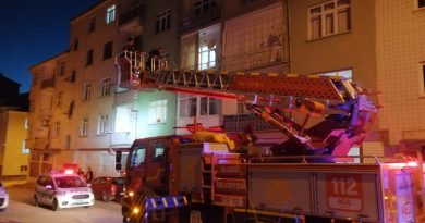 Polis kapıdan, itfaiye ekipleri pencereden girerek kurtardı