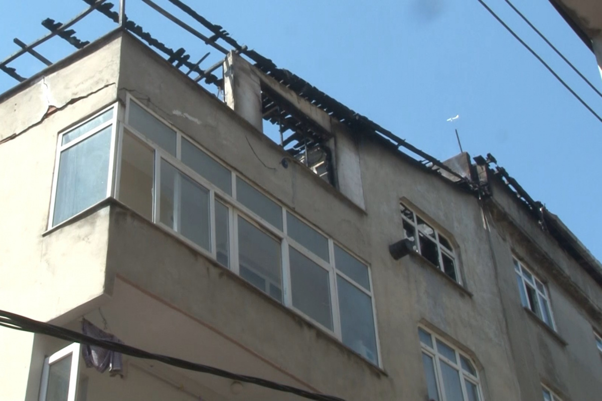 Prizde unutulan şarj aleti faciaya neden oldu: 2 daire küle döndü