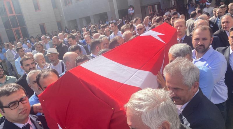 Rektör yardımcısı kalbine yenildi