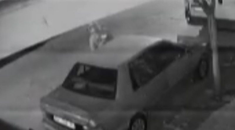 Sahibinin çalıştırmakta zorlandığı otomobili saniyeler içinde çaldı