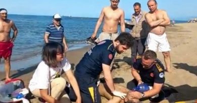 Sakarya'da 3 kişi denizde boğulma tehlikesi geçirdi