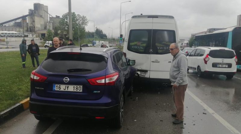 Samsun'da kırmızı ışıkta zincirleme kaza: 3 yaralı