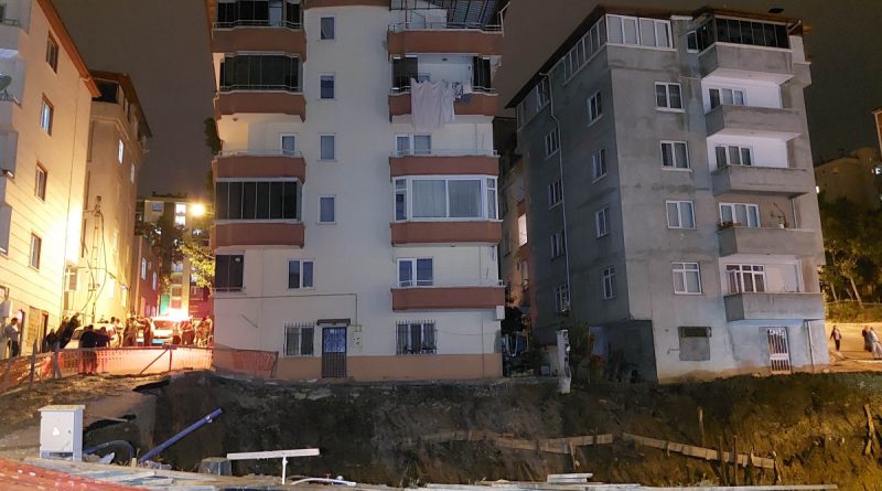 Samsun'da önüne inşaat yapılan binanın temelinde kayma yaşandı