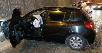 Samsun'da otomobil alt geçitte bariyere çarptı: 2 yaralı