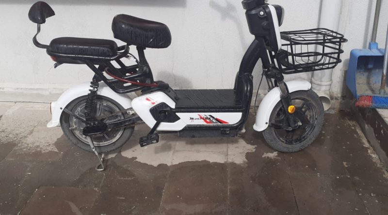 Satın alacakmış gibi yapıp kontrol amaçlı aldığı motosiklet ve elektrikli bisikleti çaldı