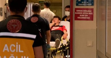 Selfie çekerken motosikletle duvara çarpıp kanala düştüler: 2 yaralı