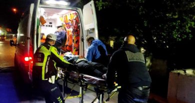 Seyir halinde motosikletten düşen yolcu yaralandı