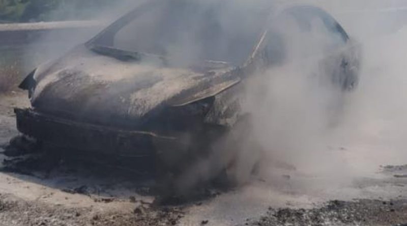 Seyir halindeki otomobil alev alev yandı !