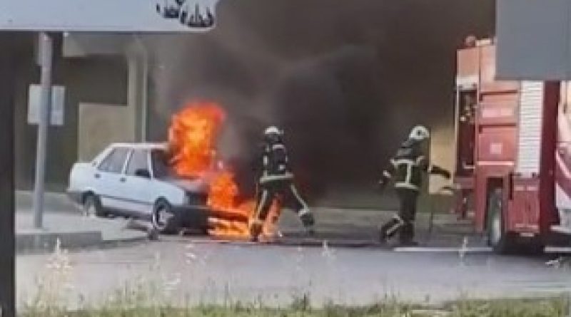 Seyir halindeki otomobil alev topuna döndü