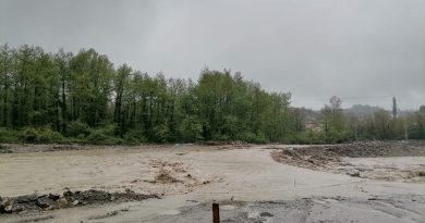 Sinop'ta dere taştı, geçici köprü ulaşıma kapandı
