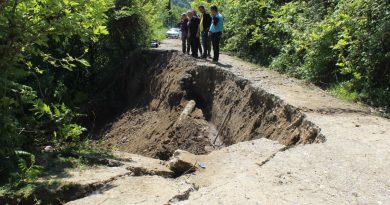 Sinop'ta heyelan: 2 ev ve 1 samanlıkta zarar oluştu