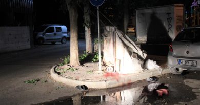 Sokak ortasında bıçaklandı