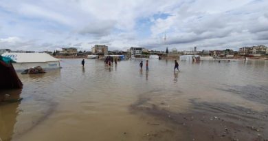 Suriye sınırındaki mültecilerin çadırlarını sel suları bastı