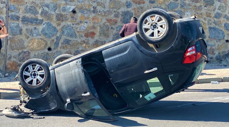 Takla atan otomobilden burnu bile kanamadan çıktı