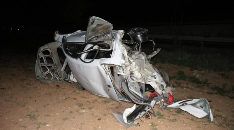 Takla atan otomobilden dışarı fırlayan 2 kişi hayatını kaybetti !