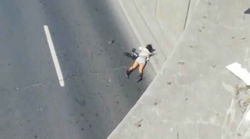 Taksim’de dehşet anları: 'Abi ben öleceğim' diyerek aşağıya atladı