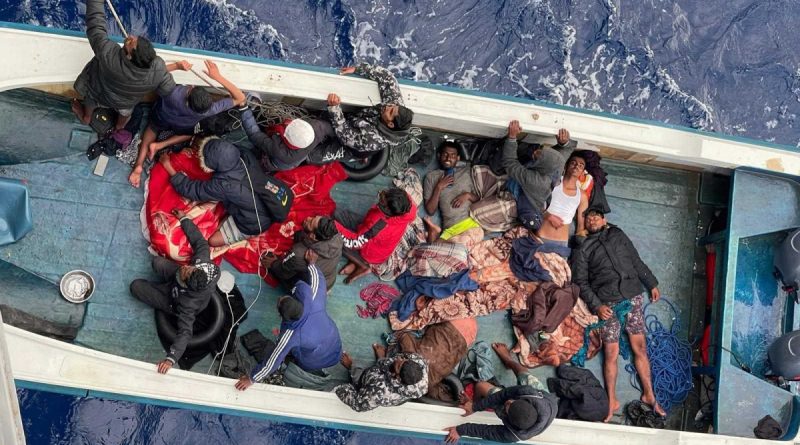 TCG GÖKÇEADA fırkateyni, Libya açıklarında Bangladeşli göçmenleri kurtardı