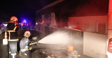 TEM’de lastiği patlayan yolcu otobüsünde yangın çıktı