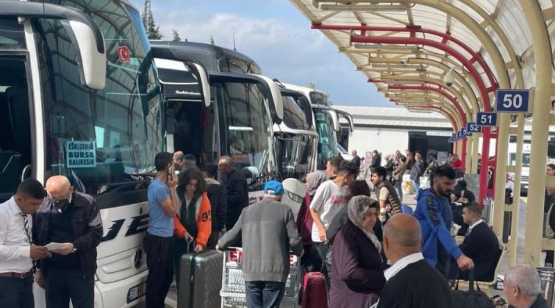 Terminalde bayram yoğunluğu yaşanıyor