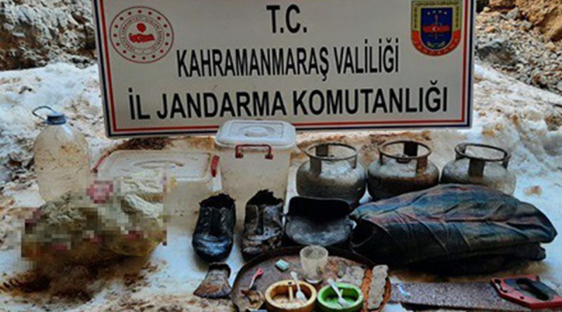 Teröristlerin kullandığı mağarada yaşam malzemesi ele geçirildi