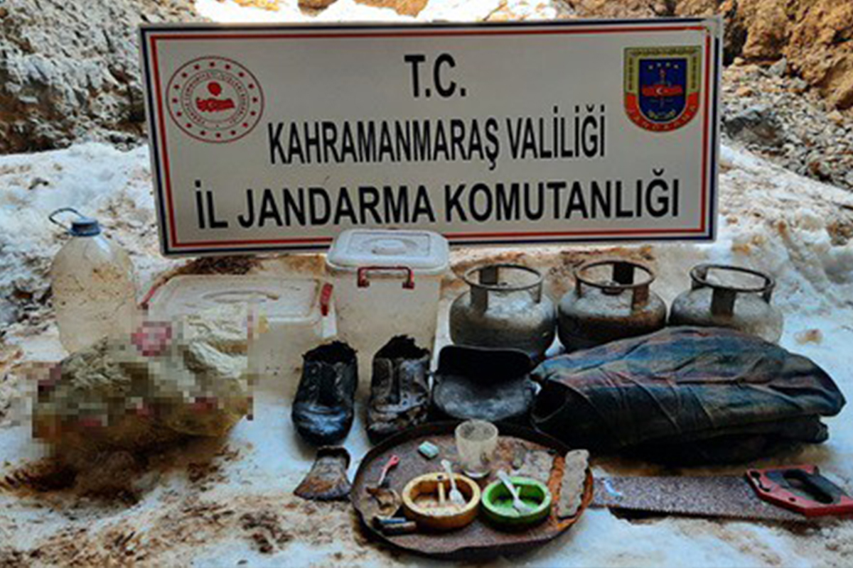 Teröristlerin kullandığı mağarada yaşam malzemesi ele geçirildi
